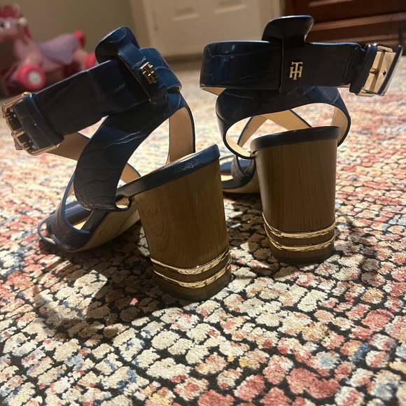 Tommy Hilfiger Women's Sadah Stacked Heel Sandals Slip On Blue 8 and a half M - Picture 4 of 8